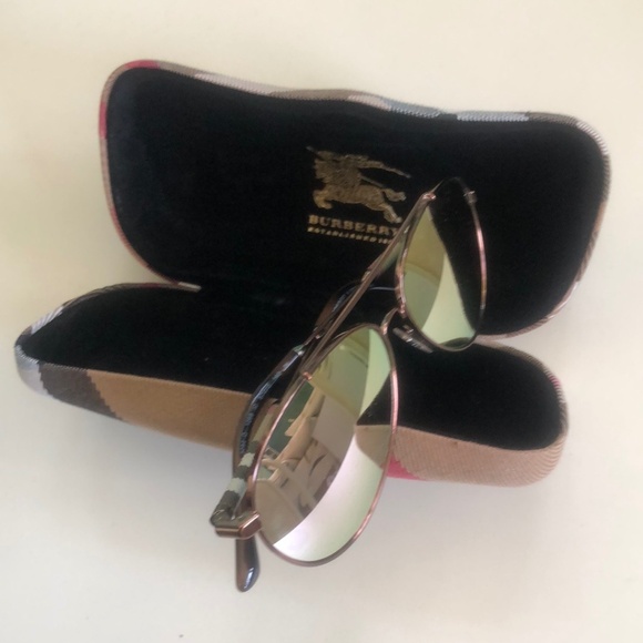 Burberry Rose Mirrored lens